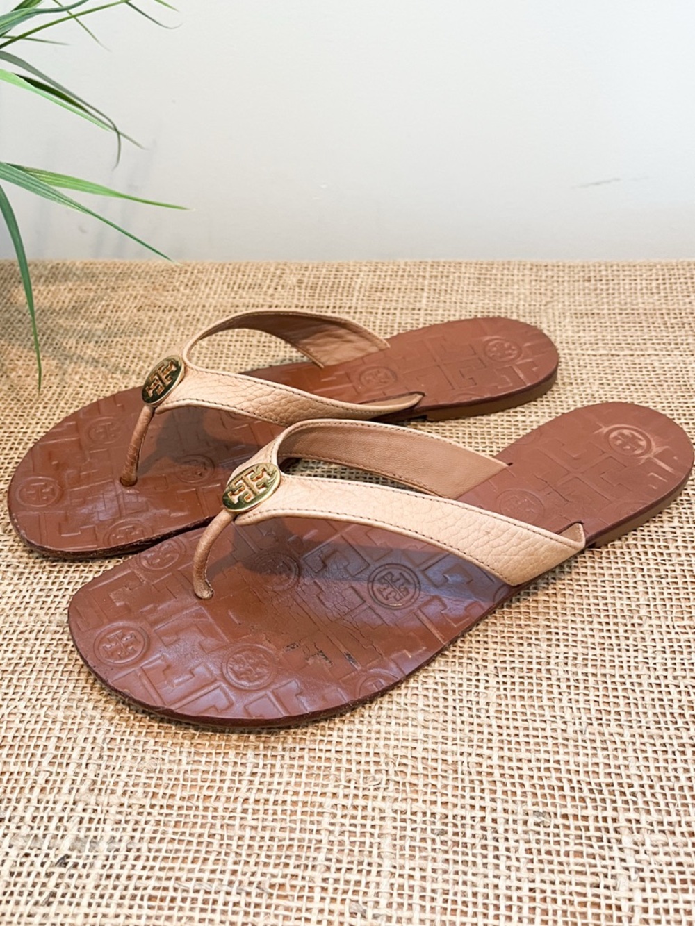 Tory Burch Thora Flat Thong Leather Sandals Tan Size 8 - Picture 5 of 11